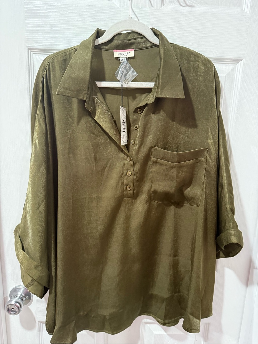 ANDRÉE BY UNIT Olive Green Satin partial Button blouse, dressy 2X/3X